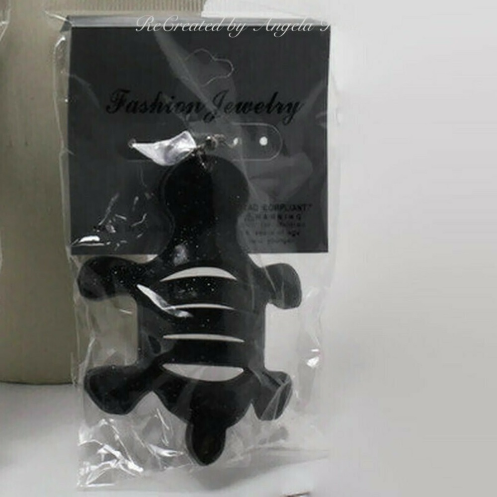 Turtle Earrings Black